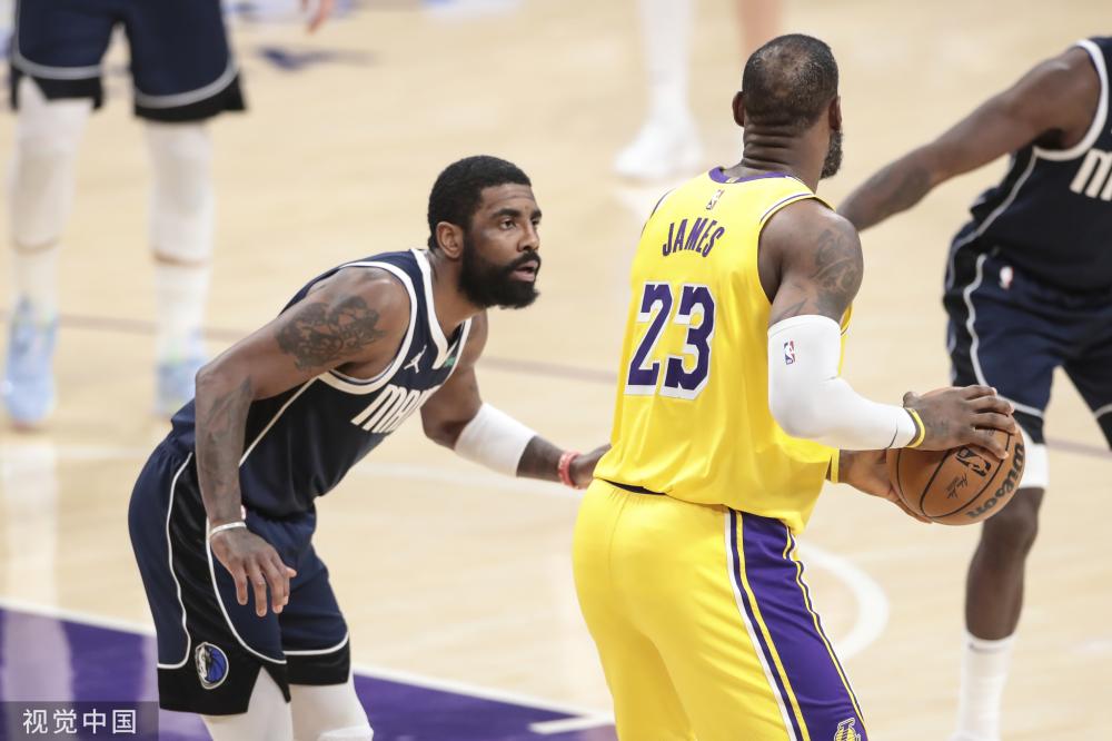 他还在防守 他还在防守